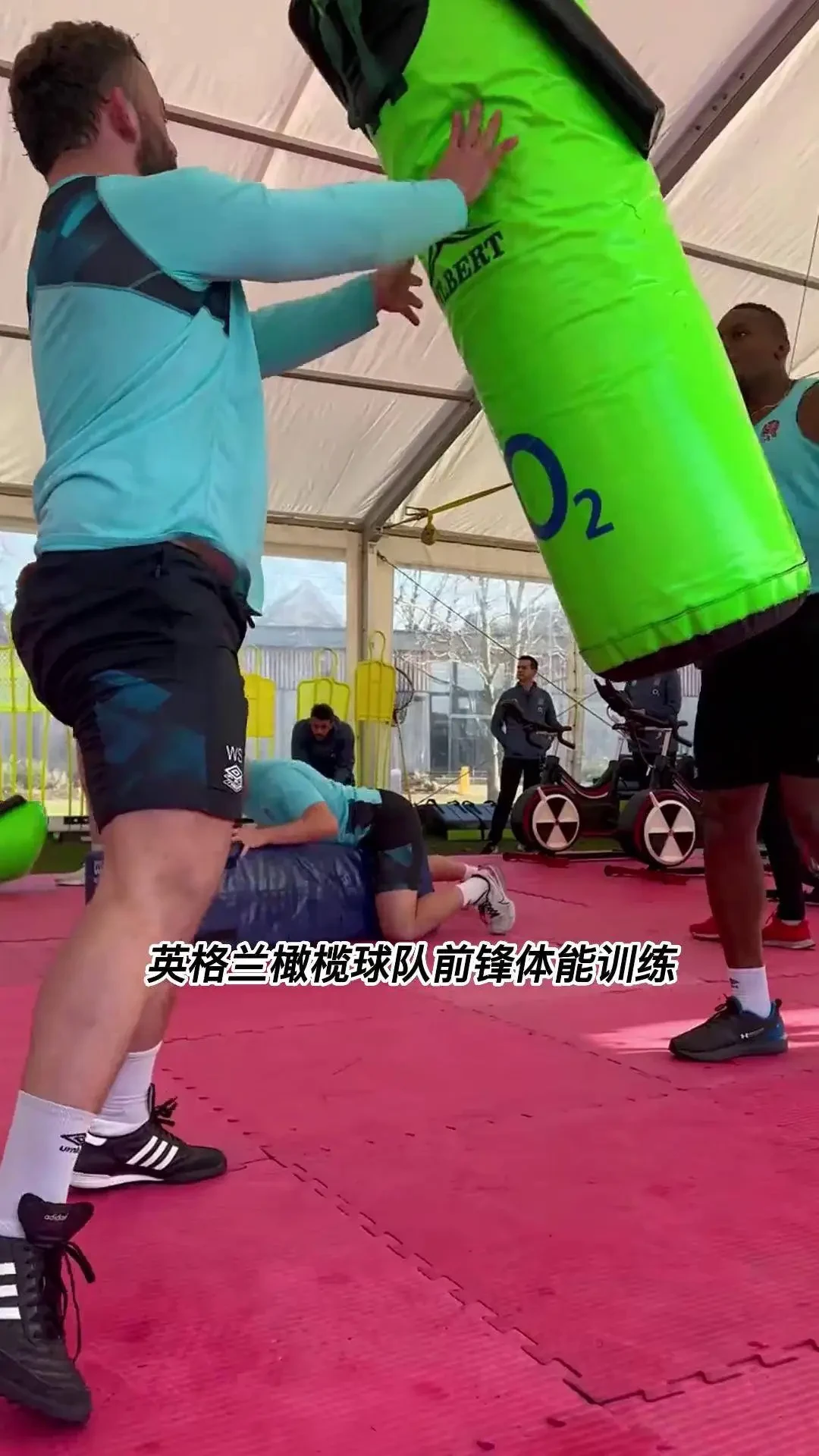 前锋如何通过体能训练增强爆发力
